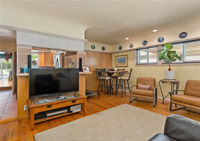 3rd image of 865 Center St, El Segundo, CA 90245 | MLS# SB26127674