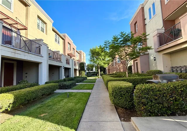 Homes for sale in Compton, CA | 500 Willowbrook, Compton, CA 90220 | Houzeo