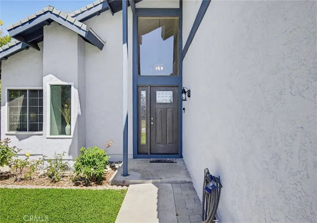 Photo 2 of Sale Pending at 27923 Redwood Glen Rd, Valencia, CA 91354 | MLS# BB26123253 | Listing updated on 2026-08-04
