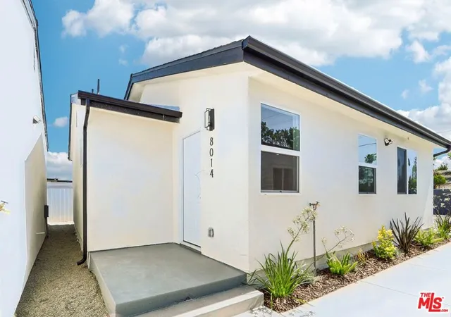 3rd image of 8012 Irvine Ave, North Hollywood, CA 91605 | MLS# 26847105