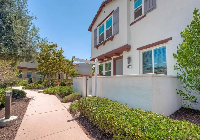 Photo 3 of Townhouse for sale at 4134 Vela Way, Oceanside, CA 92057 | MLS# 260014366SD | Listing updated on 2026-09-24
