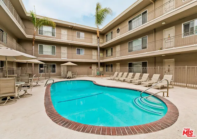 Homes for sale in Santa Monica, CA | 2002 4th Street, Santa Monica, CA 90405 | Houzeo