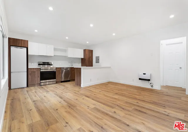 Homes for sale in Santa Monica, CA | 2002 4th St #203, Santa Monica, CA 90405 | MLS# 26847115