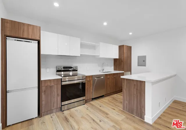 Homes for sale in Santa Monica, CA | 2002 4Th St #203, Santa Monica, CA 90405 | MLS# 26847115