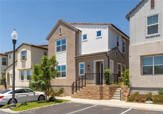 Homes for sale in Fontana, CA | 15982 Parkhouse #2, Fontana, CA 92336 | MLS# HD26128971