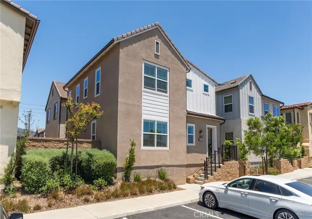 Homes for sale in Fontana, CA | 15982 Parkhouse #2, Fontana, CA 92336 | MLS# HD26128971