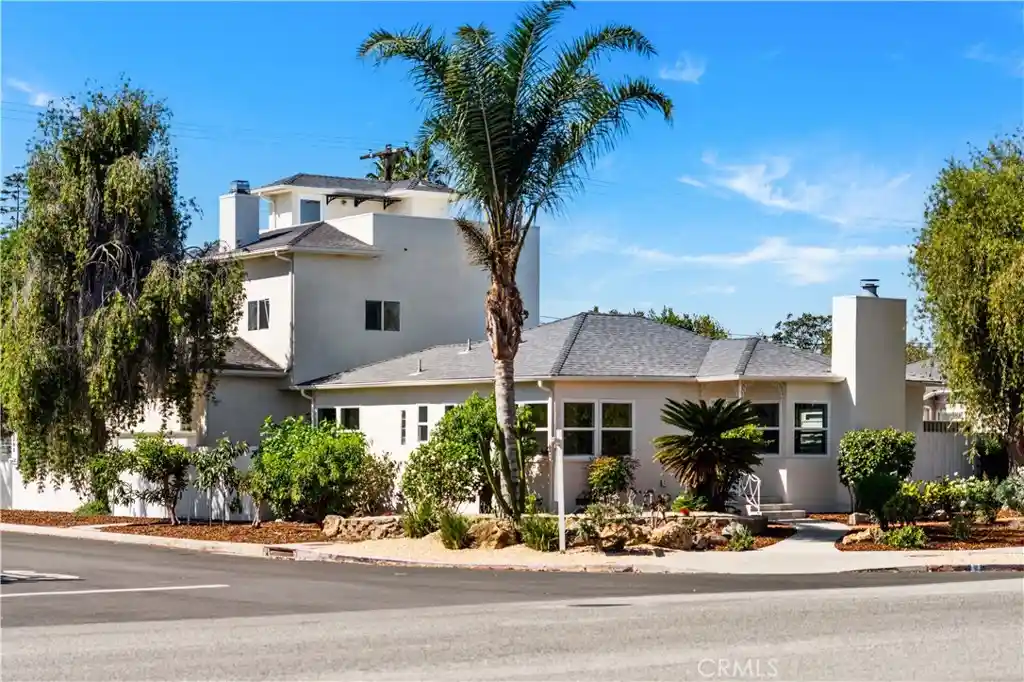 Single family home for sale at 2759 S Barrington Ave, Los Angeles, CA 90064 | MLS# TR26128346