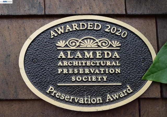 Photo 3 of Sale Pending at 2860 Jackson St, Alameda, CA 94501 | MLS# 41138260 | Listing updated on 2026-07-12