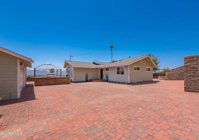 Homes for sale in Camarillo, CA | 315 N Loop Dr, Camarillo, CA 93010 | MLS# 226002777