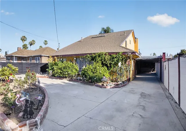 Photo 3 of Single family home for sale at 16042 Kittridge, Van Nuys, CA 91406 | MLS# SR26129074 | Listing updated on 2026-10-05