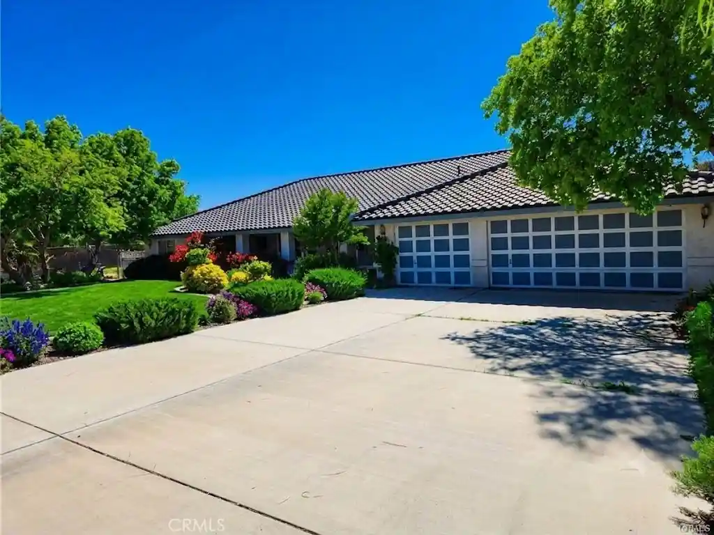 Photo 1 of Single family home for sale at 19345 Oneida Rd, Apple Valley, CA 92307 | MLS# CV26129101 | Listing updated on 2026-10-22