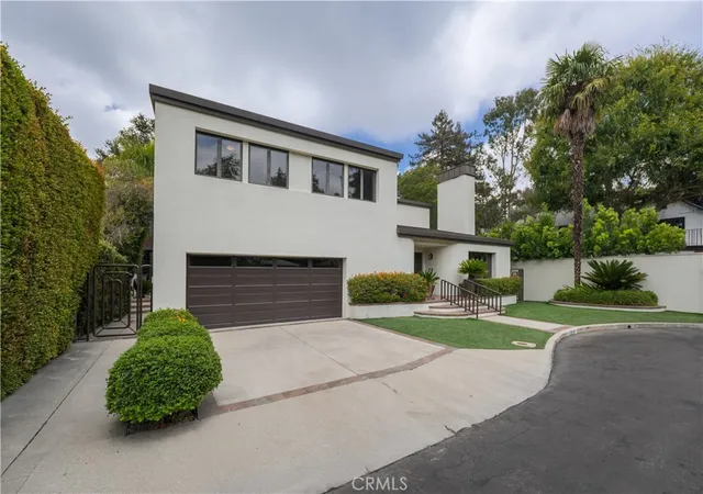 Photo 2 of Sale Pending at 12023 Laurel Ln, Studio City, CA 91604 | MLS# SR26128377 | Listing updated on 2026-10-06