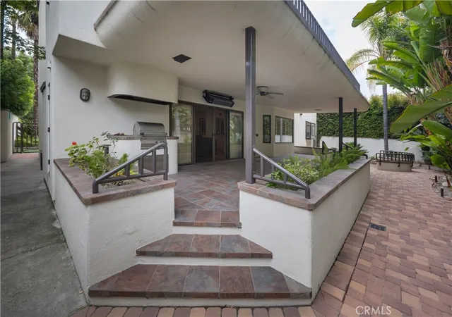 Photo 3 of Sale Pending at 12023 Laurel Ln, Studio City, CA 91604 | MLS# SR26128377 | Listing updated on 2026-10-06