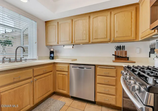 5th image of 2776 Erringer Rd, Simi Valley, CA 93065
