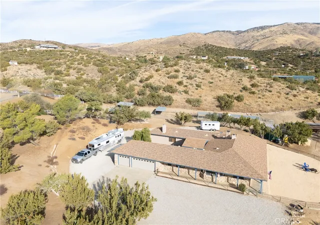 Homes for sale in Agua Dulce, CA | 6535 Juniper Crest Rd, Agua Dulce, CA 91390 | MLS# SR26129163