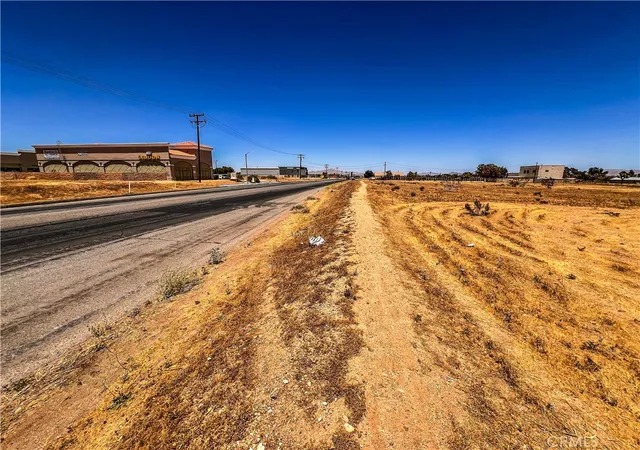 3rd image of 11125 Hesperia Rd, Hesperia, CA 92345 | MLS# CV26129165