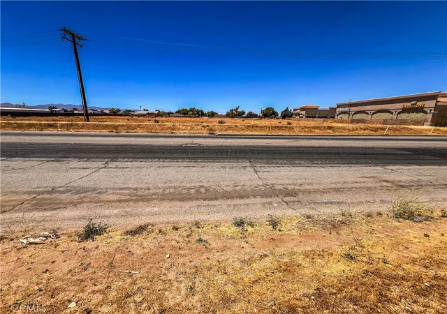 4th image of 11125 Hesperia Rd, Hesperia, CA 92345 | MLS# CV26129165