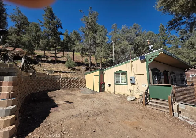 Photo 3 of Single family home for sale at 407 Lakeview, Frazier Park, CA 93225 | MLS# SW26129092 | Listing updated on 2026-09-20