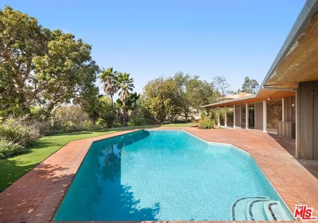 Photo 1 of Single family home for sale at 590 N Tigertail Rd, Los Angeles, CA 90049 | MLS# 26847245 | Listing updated on 2026-06-21