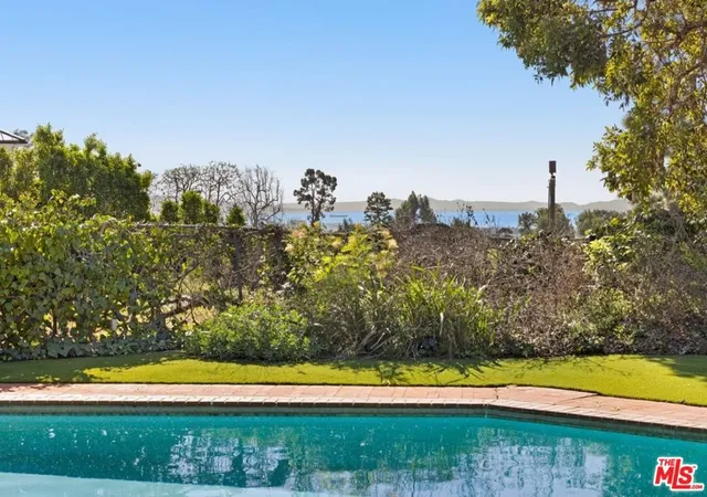 Photo 2 of Single family home for sale at 590 N Tigertail Rd, Los Angeles, CA 90049 | MLS# 26847245 | Listing updated on 2026-06-21