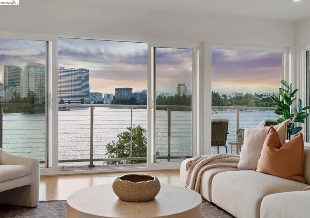 Homes for sale in Oakland, CA | 1410 Lakeshore Ave #5, Oakland, CA 94606 | MLS# 41138287