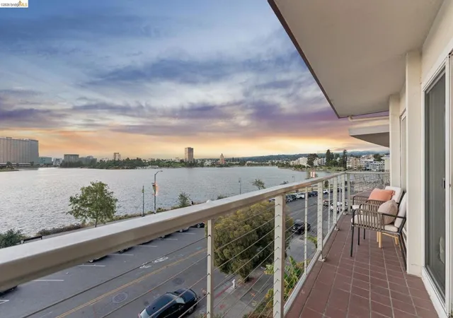 Homes for sale in Oakland, CA | 1410 Lakeshore Ave #5, Oakland, CA 94606 | MLS# 41138287