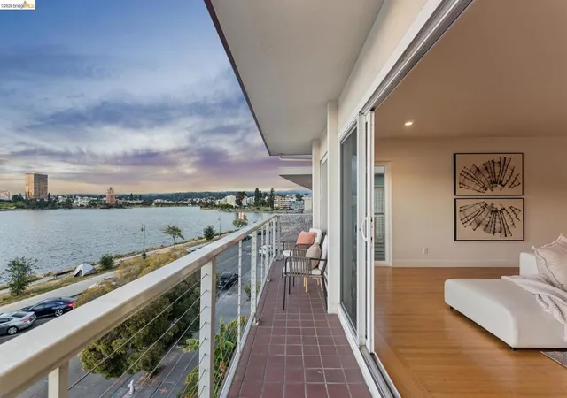 Homes for sale in Oakland, CA | 1410 Lakeshore Ave #5, Oakland, CA 94606 | MLS# 41138287