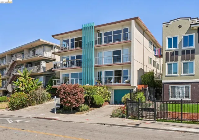 Homes for sale in Oakland, CA | 1410 Lakeshore Ave #5, Oakland, CA 94606 | MLS# 41138287