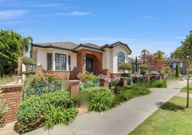 Photo 2 of Sale Pending at 236 Belmont, Long Beach, CA 90803 | MLS# PW26129406 | Listing updated on 2026-09-10