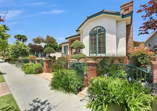 Photo 3 of Sale Pending at 236 Belmont, Long Beach, CA 90803 | MLS# PW26129406 | Listing updated on 2026-09-10