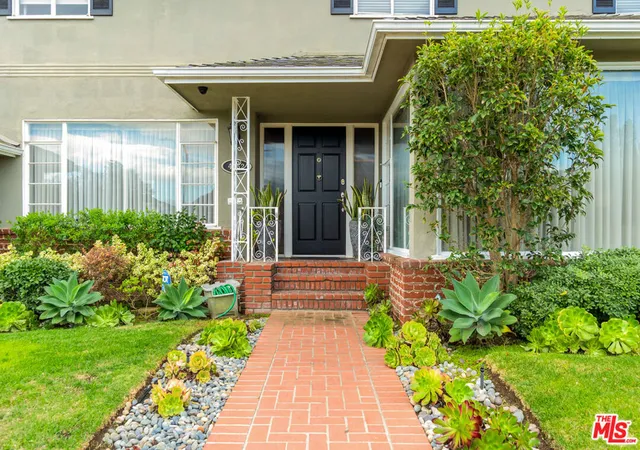 Photo 2 of Single family home for sale at 4152 Mount Vernon Dr, View Park, CA 90008 | MLS# 26847345 | Listing updated on 2026-10-01