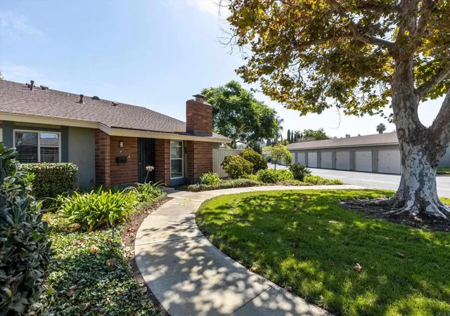 Listing Photo 5 - Condo for sale in building located at 307 Fireside St, Oceanside, CA 92058