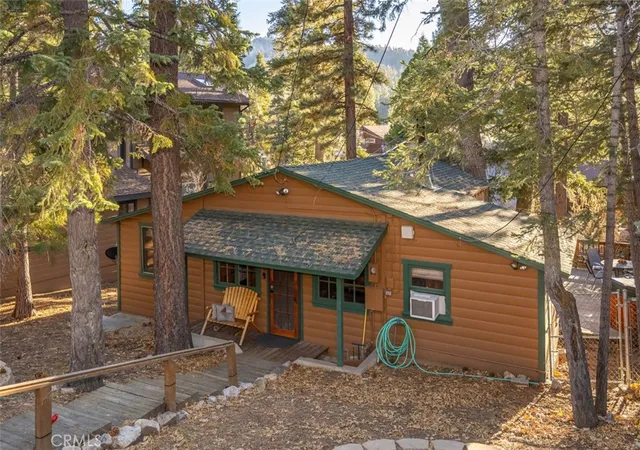 Photo 2 of Single family home for sale at 796 Silver Tip Dr, Big Bear Lake, CA 92315 | MLS# IG26125858 | Listing updated on 2026-09-02