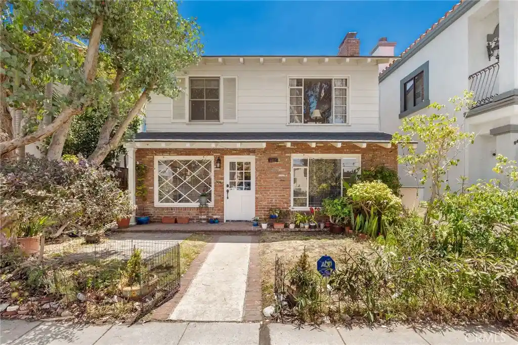 Photo 1 of Sale Pending at 152 Park Ave, Long Beach, CA 90803 | MLS# SB26129510 | Listing updated on 2026-07-27