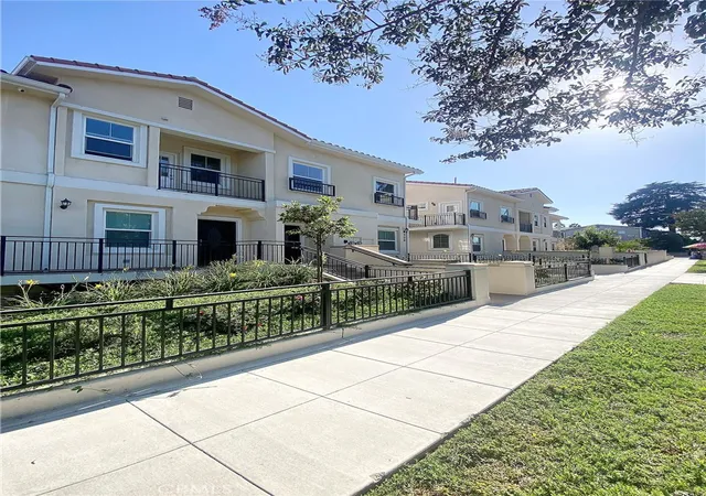2nd image of 300 E Alhambra Rd, Alhambra, CA 91801