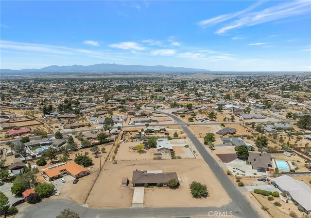 3rd image of 19456 Saint Timothy Ln Ln, Apple Valley, CA 92307 | MLS# HD26129492