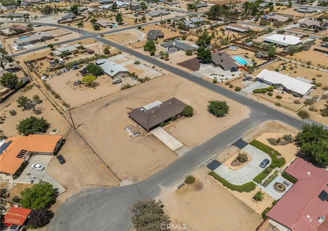 4th image of 19456 Saint Timothy Ln Ln, Apple Valley, CA 92307 | MLS# HD26129492