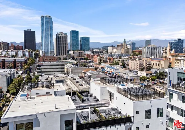 Photo 3 of Sale Pending at 904 S New Hampshire Ave #203, Los Angeles, CA 90006 | MLS# 26847523 | Listing updated on 2026-09-04