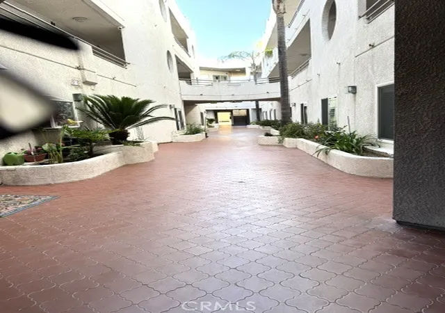 2nd image of 6828 Laurel Canyon Blvd #211, North Hollywood, CA 91605 | MLS# SR26129824
