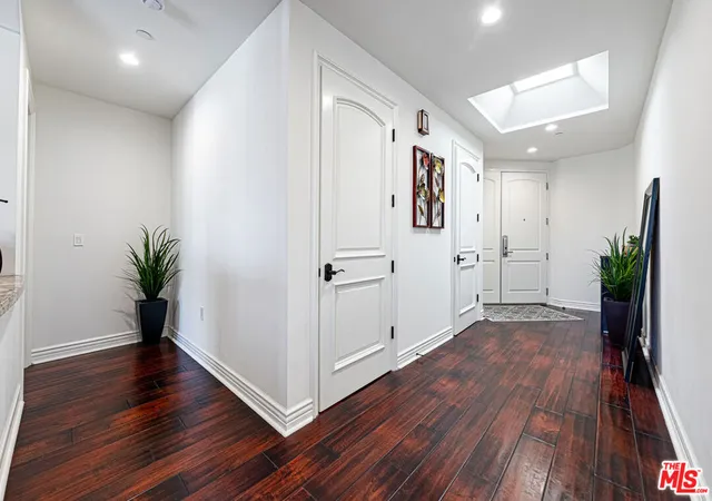 Listing Photo 4 - Condo for sale in building located at 5057 Maplewood Ave, Los Angeles, CA 90004 - Unit #PH4