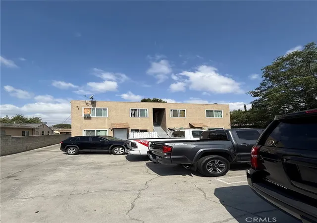 Photo 2 of House for sale at 6924 Gentry, North Hollywood, CA 91605 | MLS# WS26129584 | Listing updated on 2026-06-16
