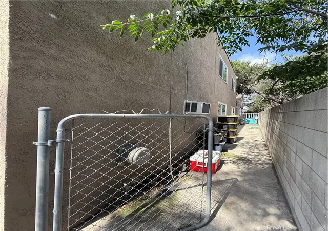Photo 3 of House for sale at 6924 Gentry, North Hollywood, CA 91605 | MLS# WS26129584 | Listing updated on 2026-06-16