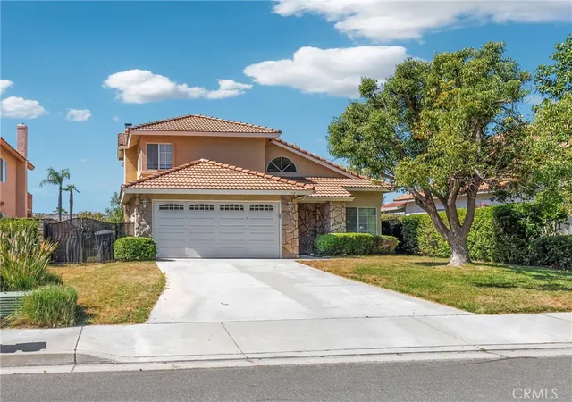 Photo 2 of Single family home for sale at 550 Bruin, Riverside, CA 92507 | MLS# OC26129918 | Listing updated on 2026-06-20