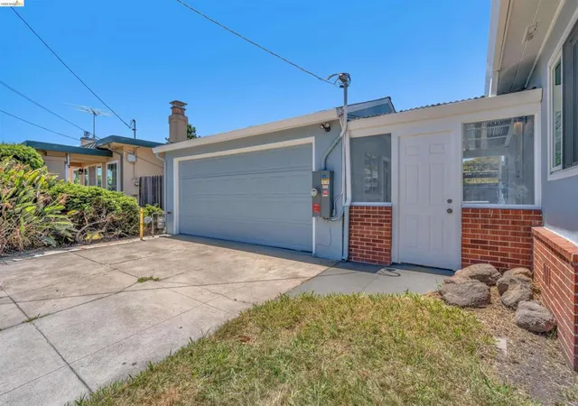 3rd image of 733 40Th St, Richmond, CA 94805 | MLS# 41138363