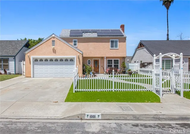 Photo 4 of Single family home for sale at 1001 Oak Glen, Colton, CA 92324 | MLS# IV26129984 | Listing updated on 2026-10-06
