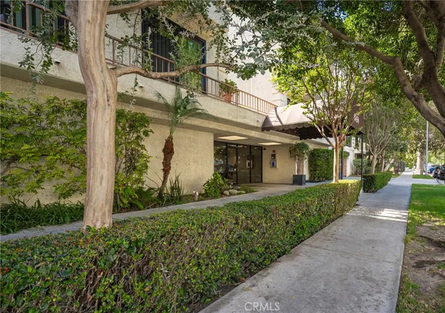 2nd image of 4454 Ventura Canyon #105, Sherman Oaks, CA 91423 | MLS# SR26128398