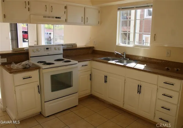 Photo 4 of House for sale at 1308 Flower, Bakersfield, CA 93305 | MLS# SR26130073 | Listing updated on 2026-06-16