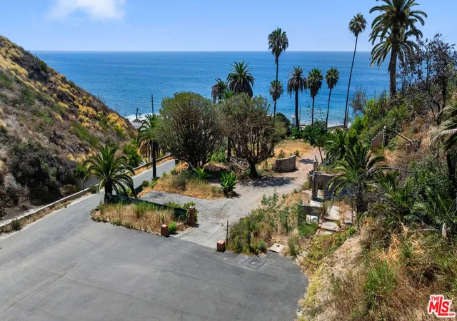 Photo 3 of Sale Pending at 19355 Pacific Coast Hwy, Malibu, CA 90265 | MLS# 26847097 | Listing updated on 2026-10-27