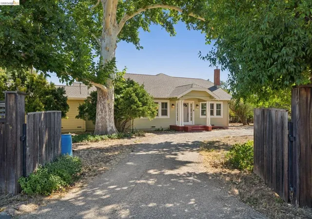 Photo 2 of Single family home for sale at 30900 The Horseshoe, Winters, CA 95694 | MLS# 41138386 | Listing updated on 2026-09-03
