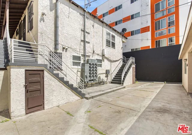 Photo 4 of Multi family home for sale at 6519 Crenshaw Blvd, Los Angeles, CA 90043 | MLS# 26847867 | Listing updated on 2026-06-23